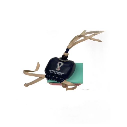 صورة برقع الصقر مصنوع يدويا من جلد أسكتلندي بشعار كأس العالم قطر ٢٠٢٢